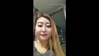 Cuộc Gặp Gỡ Đầu Tiên Của Một Người Mẹ Châu Á Trưởng Thành Với Con Trai Kế.