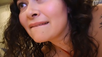Cum-Hungry Milf Gives Young Guy A Morning Blowjob