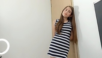 Một Người Cha Dượng Thảo Luận Về Sự Thân Mật Với Con Gái Kế Của Mình Và Họ Cùng Quyết Định Tham Gia Vào Hoạt Động Tình Dục.