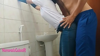 Brunette Couple'S Bathroom Rendezvous - Verified Amateurs